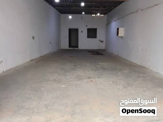 مخزن للايجار سوق الجمعة مساحة 90 متر