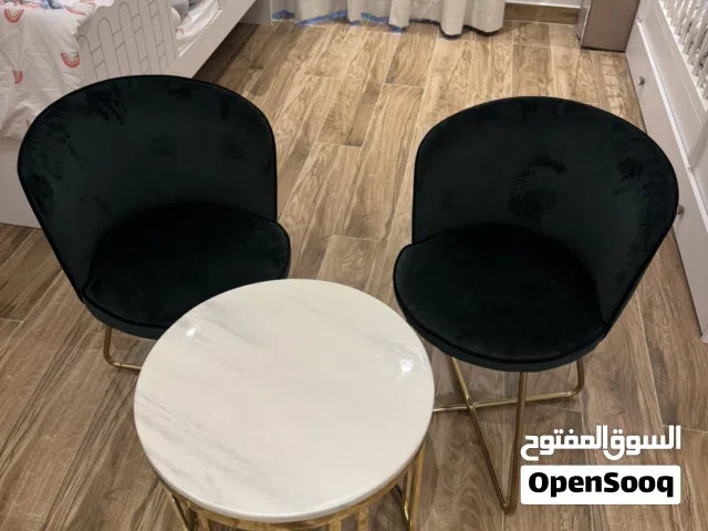 طقم طاولة رخام مع كرسيين جلوس
