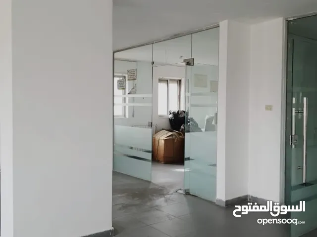 للبيع شقة في عمان الدوار الرابع شارع الخالدي الطبي تصلح لكافة الاستثمارات الطبية والتجارية موقع حيوي