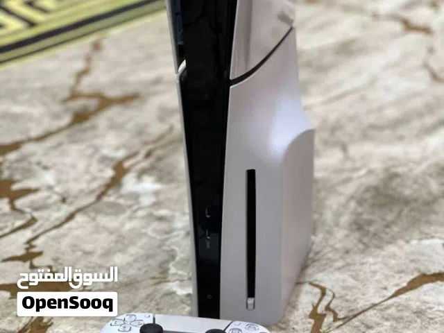 بليستيشن 5  امريكي جديد بمعنى الكلمه استعمال جدا جددا قليل مع يوبي اس واقراص وسماعه الوصف الوصف مهم
