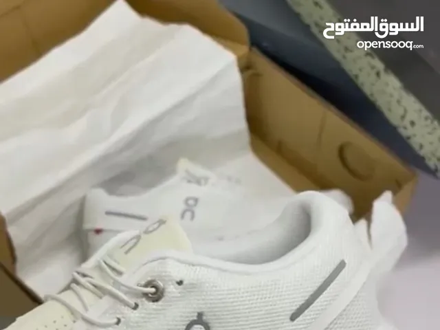 حذاء جديد ينفع للجنسين