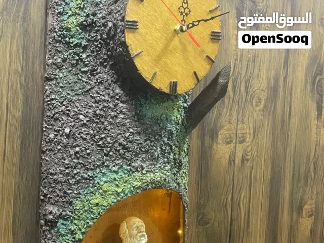 ساعات جدارية فنية يدوية الصنع بدقة عالية