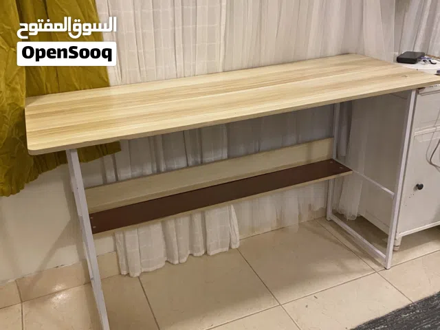 طاوله مكتب نظيفه