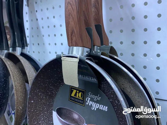 ويتوفر. قطّع. مختلفه. مثل. صلوا. وصواني. وحاجه بالف والى. اخره