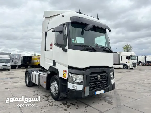 Tractor Unit Renault 2016 in Kuwait City