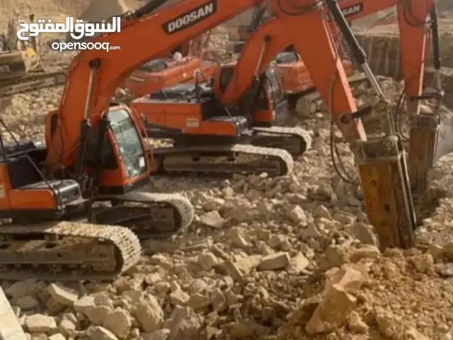 يوجد لدينا بكلينات هدم المباني الاستراحات وحفر وترحيل