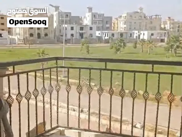 لاصحاب الرقي والذوق الراقي   شقه للبيع  بالسياحيه الشماليه الاولي  استلام فوري تشطيب الترسوبرلوكس