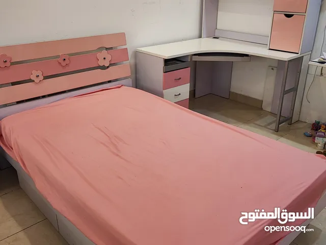 مكتب دراسي مع سرير bed + studying disk