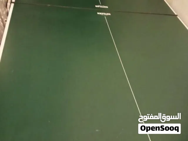 طاولة تنس الطاولة بحالة جيدة لاستفسار يرجي الاتصال