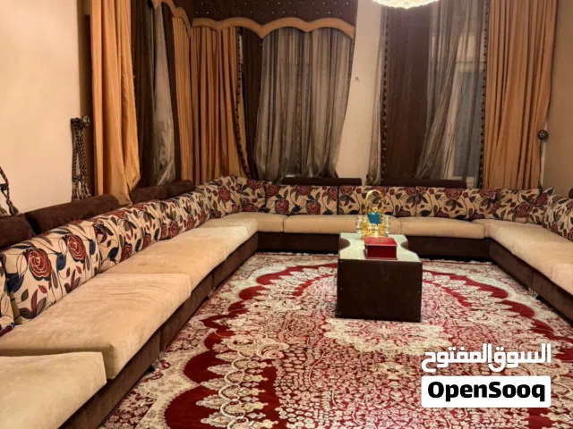 مجلس مستعمل بحالة ممتازة للبيع