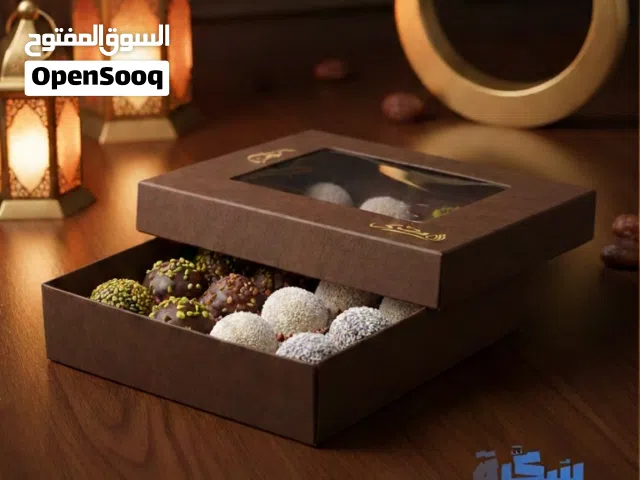 •	علب شوكولاتة فاخرة – سُكَّرة 	•	 جاهزة للهدايه بعدة أحجام وأصناف