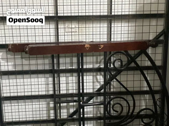 سرير حديد متين جداااا  مطعم بخشب