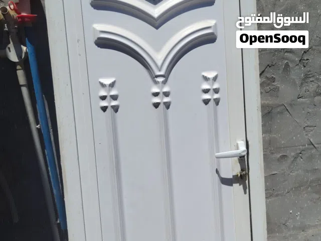 سلام عليكم باب تواليت مستعمل للبيع مابي اي ضرر يفتح وينسد سعره ب120