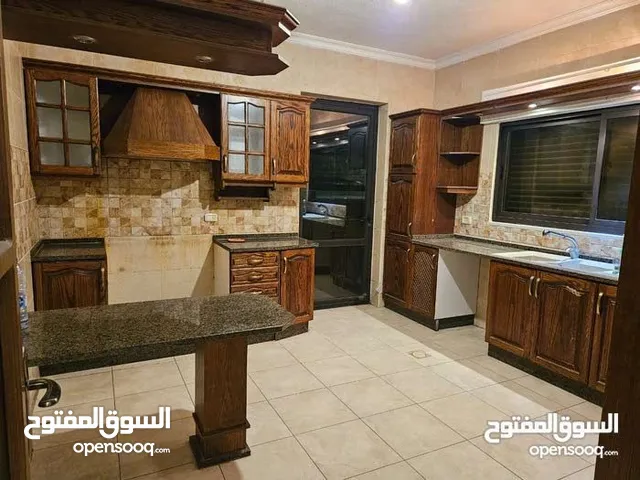 175 m2 3 Bedrooms Apartments for Rent in Amman Medina Street