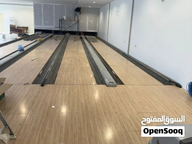 تجهيز صالات البولينج بأحدث الأنظمة الرقمية وأجهزة إعادة الكرات.