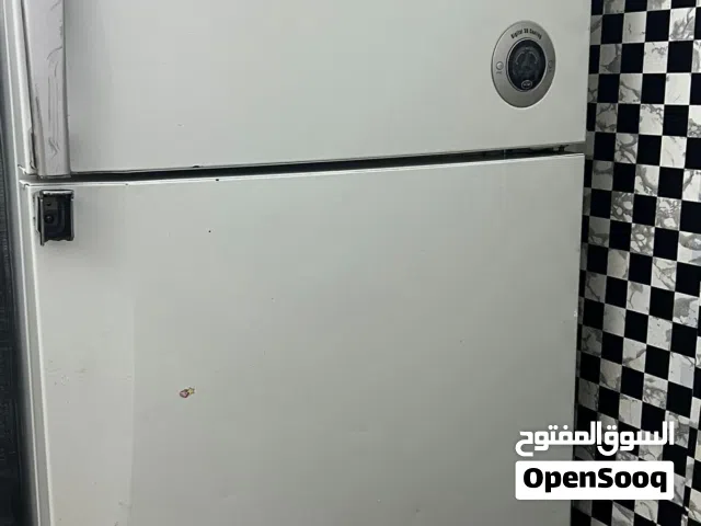 ثلاجتين مستعملات وغسالة حوضين