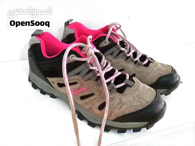 حذاء رياضي نسائي