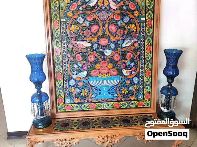 تحفة إيرانية ملكية: طقم قاشاني (كاشي) “الورد والطير” مع قاعدة خشبية منحوتة يدوياً