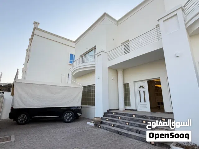 فيلا للبيع الموالح  ڤيلا أوروبية فاخرة للبيع في الموالح الشمالية  موقع استثنائي بالقرب من المزن مول