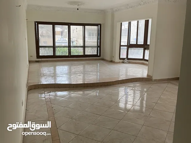 185 m2 3 Bedrooms Apartments for Rent in Cairo Al Fostat