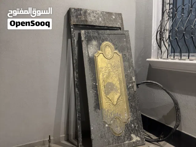 باب حديد حالة جيده للبيع