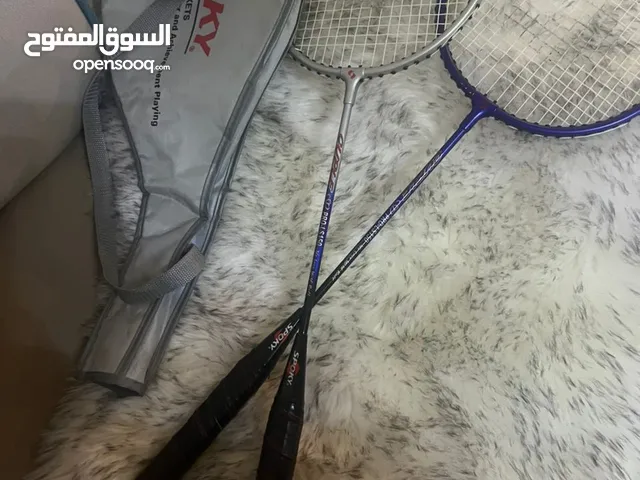 مضرب للبيع ريشه