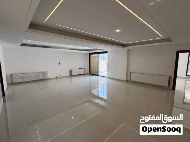 شقة أرضية طابقية مميزة بإطلالة رائعة