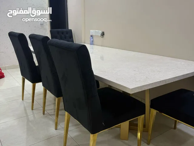 للبيع طاولة طعام فاخره 6 اشخاص جديده .