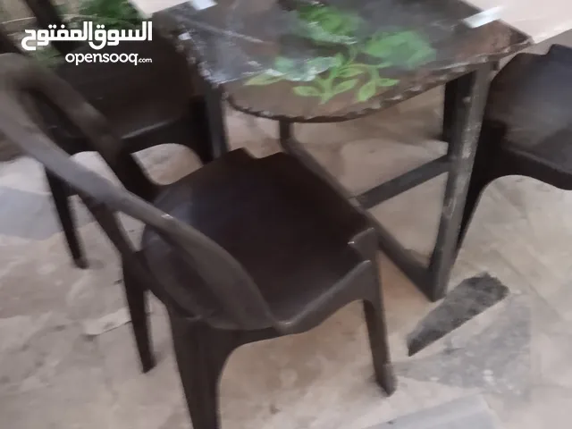 طاولة طعام أربع كراسي بلاستيك إربد