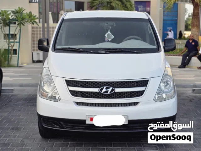 2013 هيونداي H1 GL