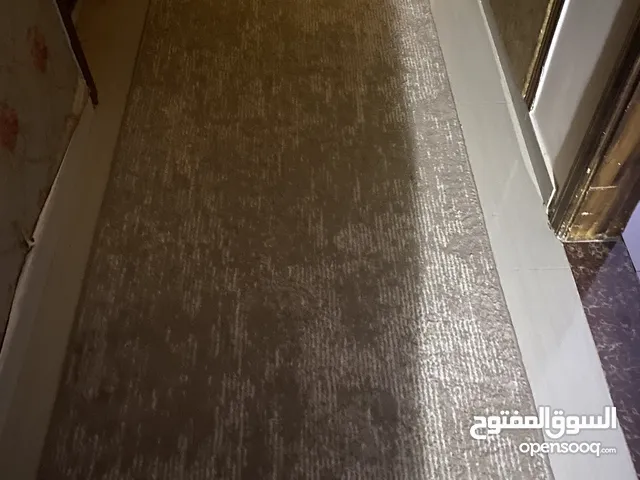 كنب و سجاد و برادي و طاولة وسط