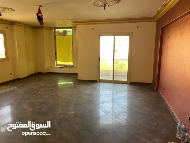 شقة حي أول مجاورة ثامنة 140م قرب جامعة نوال الديجوي ومحور السلام ونادي وادي دجلة سوبر لوكس بحري