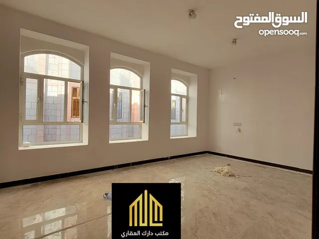شقة مكتب كبيرة عررررطة للأيجار في صنعاء حده المدينه على الشارع الرئيسي