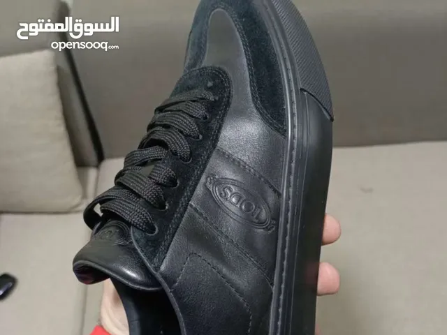 حذاء TOD'S للبيع مستخدم فقط مرتين قمه ف النظافه كأنه جديد اللون أسود جلد مع كيس الماركه لحفظ الحذاء