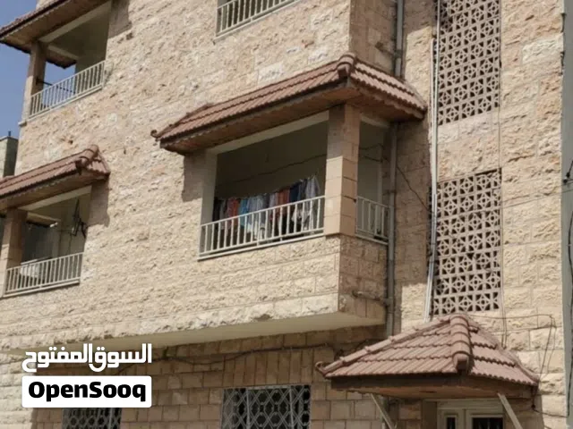 شقه طابقيه ارضيه مساحه200م مميزه ب 180 دينار فقط