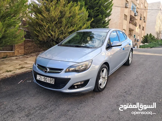 Opel Astra 2014 in Amman