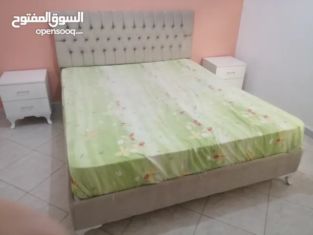 سرير و2 كوميدينو وصالة استعمال بسيط شبه جديد