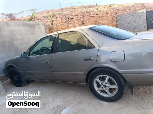2000 تويوتا كامري LE