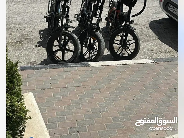 ثلاث بسكليتات مرتبات