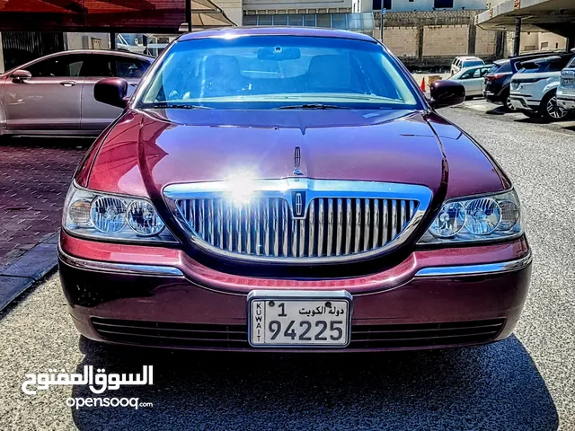 Used Lincoln Town Car in Mubarak Al-Kabeer