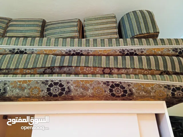 فرشات عربي مستعمل  4 فرشات ضغط ممتاز مع مساندهم