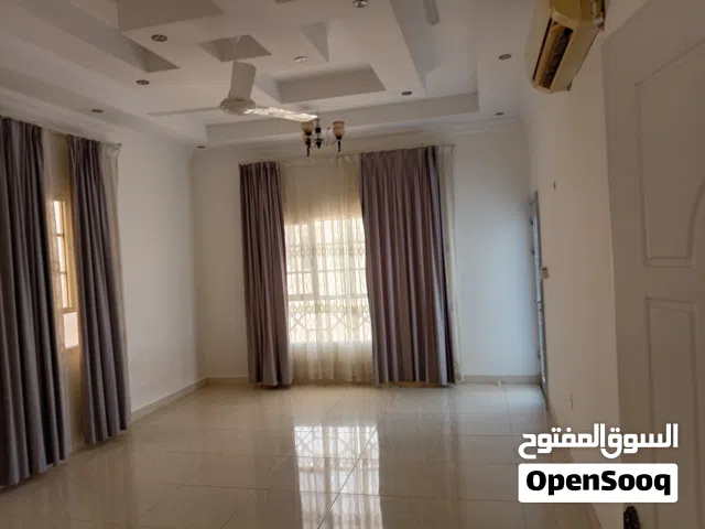 غرفه بالحمام كبيره للايجار في المعبيله الجنوبيه شارع 99 A room in the bathroom is big for rent in th