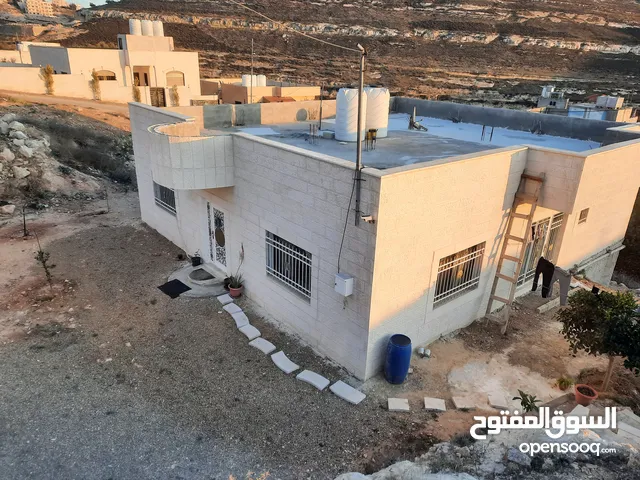 بيت مستقل وقوشان مستقل بناء حديث واجهتين حجر