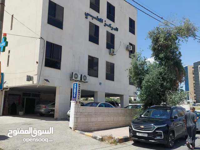 عيادة مميزة للايجار او للبيع قرب المستشفيات في جبل الحسين