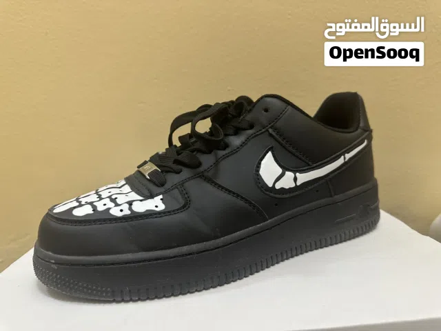 حذاء للبيع (Nike) (نيكي) Shoes for sale