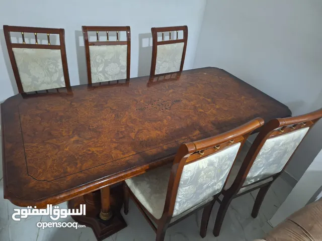 صالون بالكامل عفش شبه جديد للبيع كامل المحتوي وليس يالتجزئة بسعر ولا في خيال