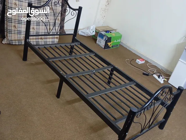 سرير  معدني   قابل مع فرشة  للبيع