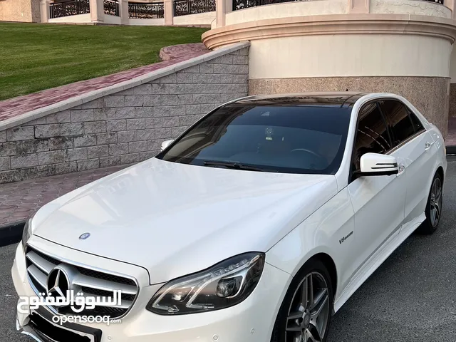 مرسيدس E300 خليجي بحاله الوكاله بدون حوادث بدون اعطال نظيفه جدا عداد قليل صيانه الوكاله مفتاحين الوك