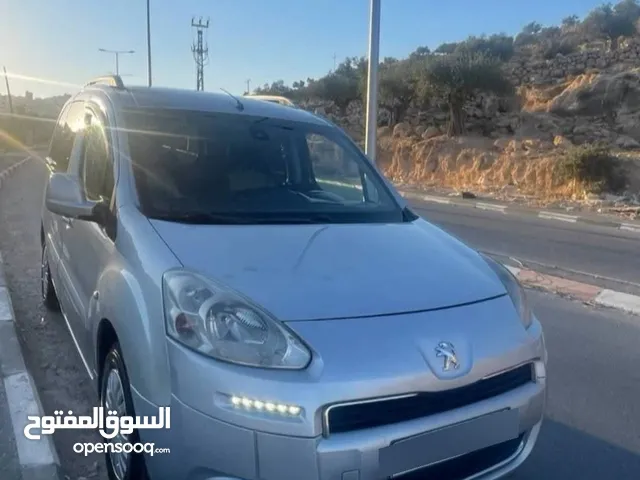 بيجو بانتر سيارة فحصها نضيف  موجود في بيت لحم  مطور قير نضاف
