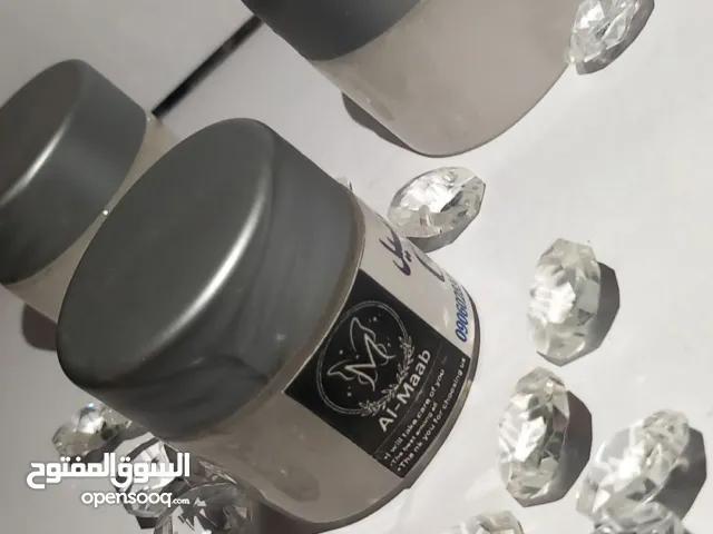 كريم الوجة  قوام خفيف مخملي مصمم خصيصا لي جميع انواع البشرة